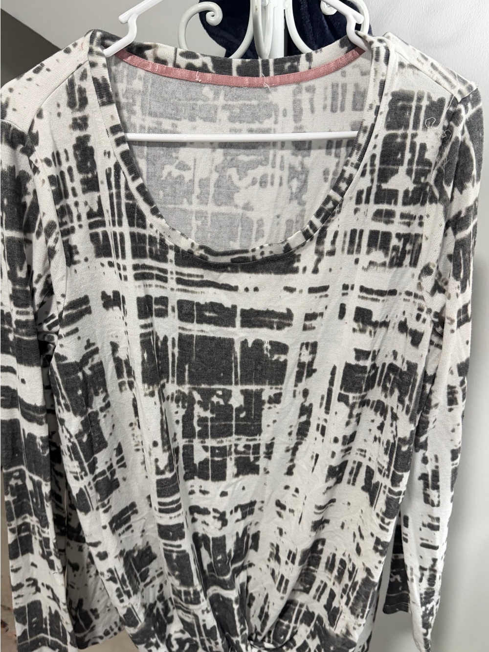Women's Black & White Patterned Long Sleeve Top